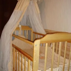 Продам детскую кроватку из натурального дерева