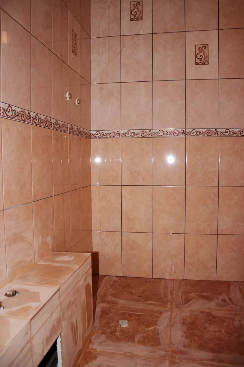 Укладка плитки,  ремонт в ванной от 500 рублей  11